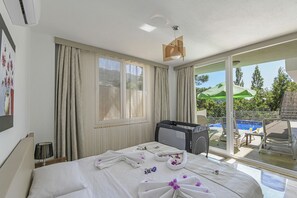 3 habitaciones, escritorio y tabla de planchar con plancha 