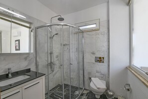 Bañera de hidromasaje, secador de pelo