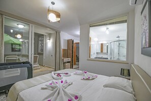 3 sovrum, skrivbord, strykjärn/strykbräda och gratis barnsängar