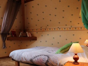 Classic Double Room, Ensuite, Mountain View (Feraud)