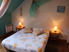 Classic-Doppelzimmer, mit Bad, Bergblick (Queyrel)