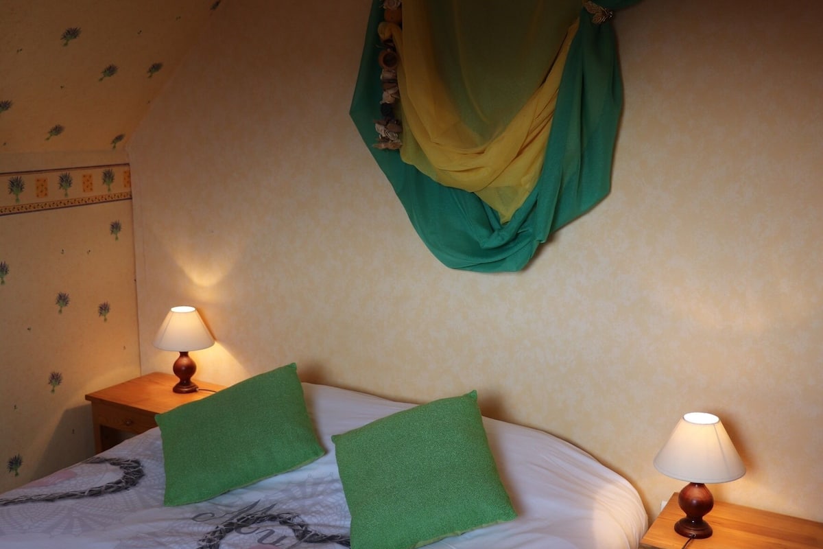 Classic Double Room, Ensuite, Mountain View (Feraud)