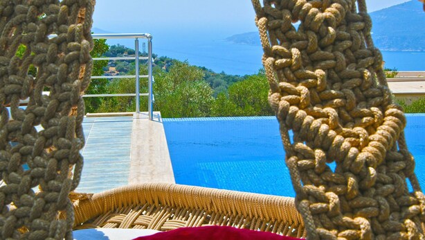 Outdoor pool, pool umbrellas, sun loungers - Villa Asia (Kas)