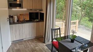 標準小屋 | 房內用餐區