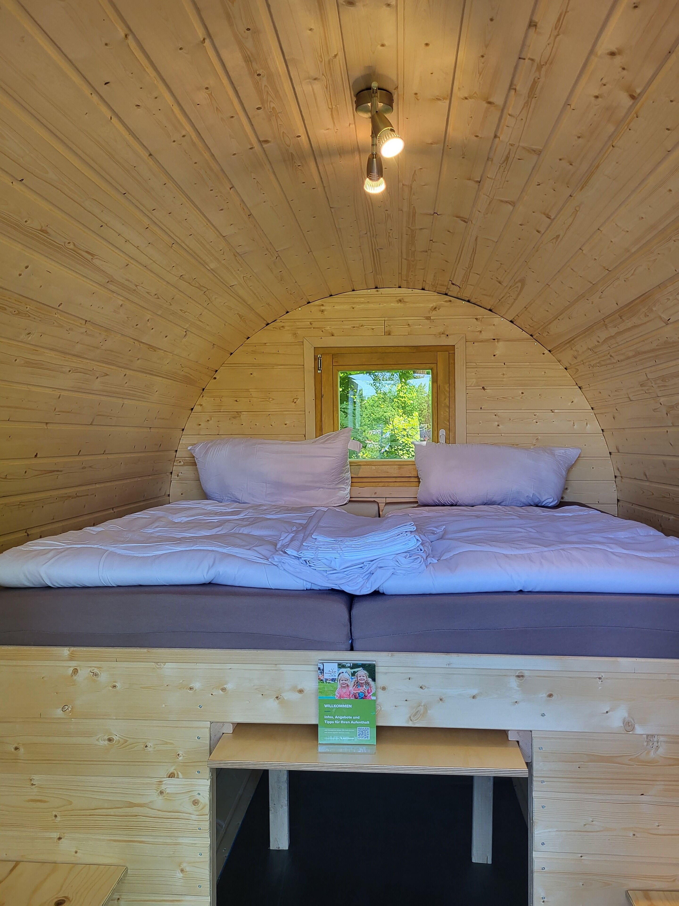 Romantic Cabin | Living area | Table tennis