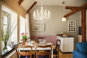 Apartment (2 / incl 70 EUR cleaning fee) | In-room dining