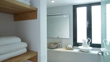 Deluxe Suite, Jetted Tub (Marco Sanudo) | Bathroom | Shower, free toiletries, hair dryer, slippers