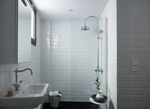 Shower, free toiletries, hair dryer, slippers - The Arches (Santorini)
