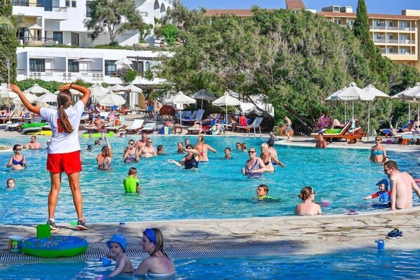 Outdoor pool - Hotel Coral Beach Resort (Pegeia)