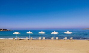 Beach - Hotel Coral Beach Resort (Pegeia)