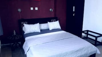 Chambre Exclusive, 1 très grand lit, non-fumeurs | Draps en coton égyptien, fer et planche à repasser, Wi-Fi gratuit