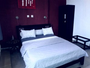 Chambre Exclusive, 1 très grand lit, non-fumeurs | Draps en coton égyptien, fer et planche à repasser, Wi-Fi gratuit