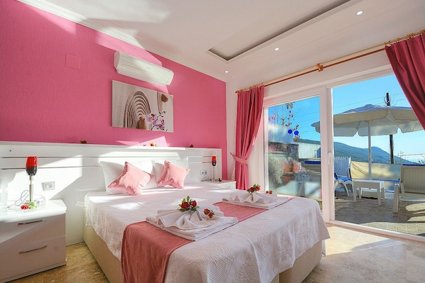 Villa | Escritorio, tabla de planchar con plancha, wifi gratis y ropa de cama 