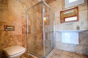 Villa | Bathroom