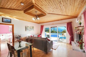 Villa | Wohnbereich | LCD-Fernseher, DVD-Player