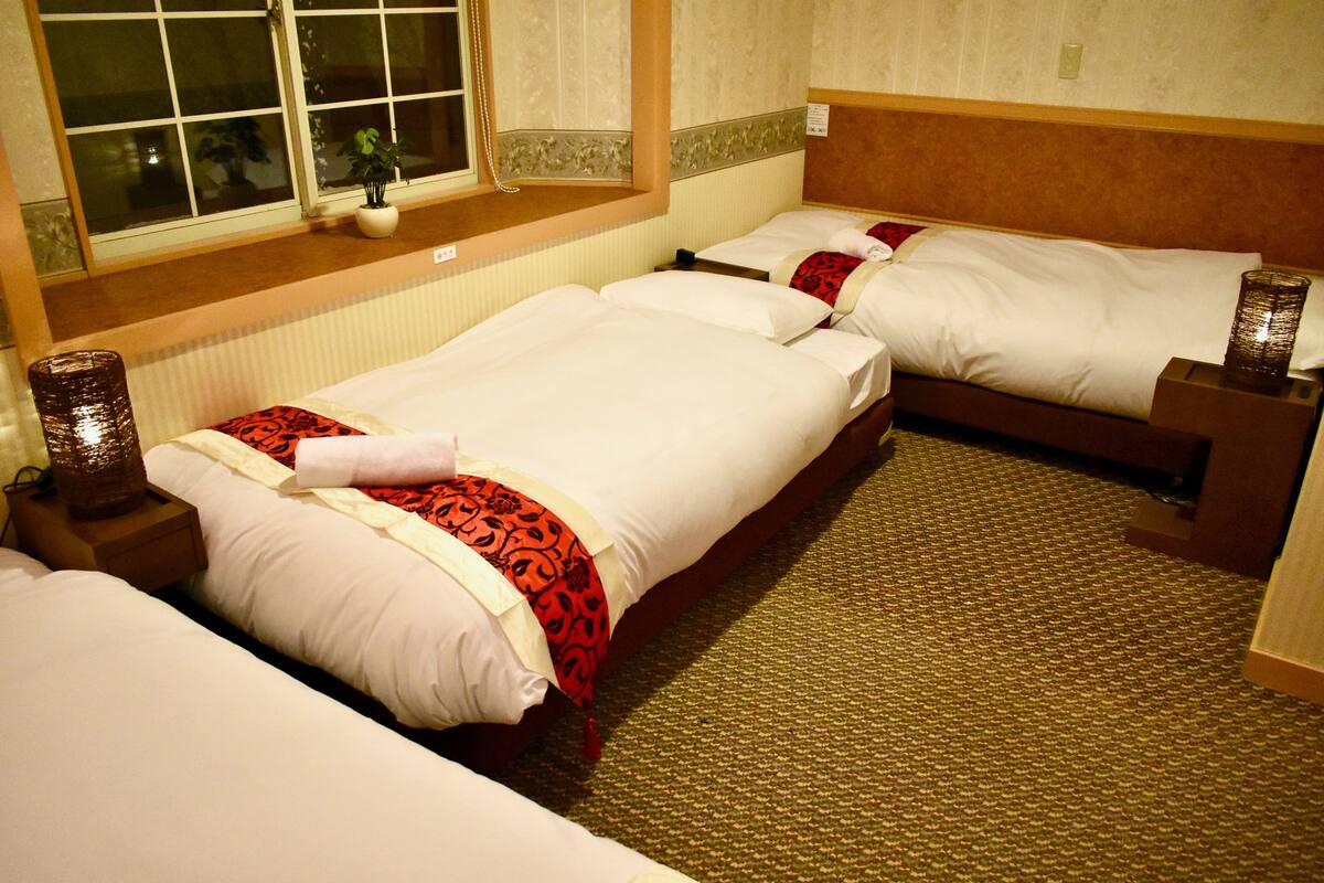 WiFi (free), bed sheets