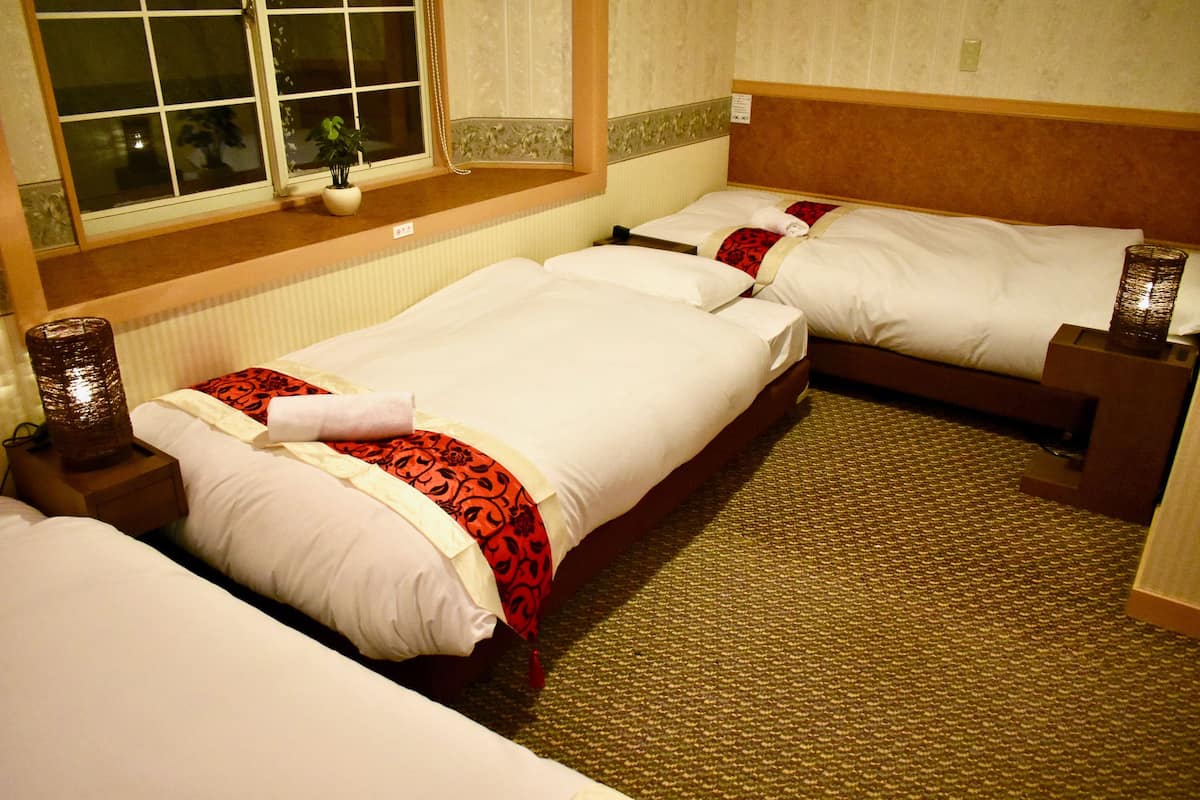 Free WiFi, bed sheets