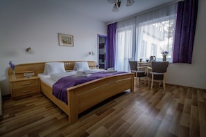 1 bedroom, desk, blackout drapes, free WiFi - Haus Lavendel (Ossiach)