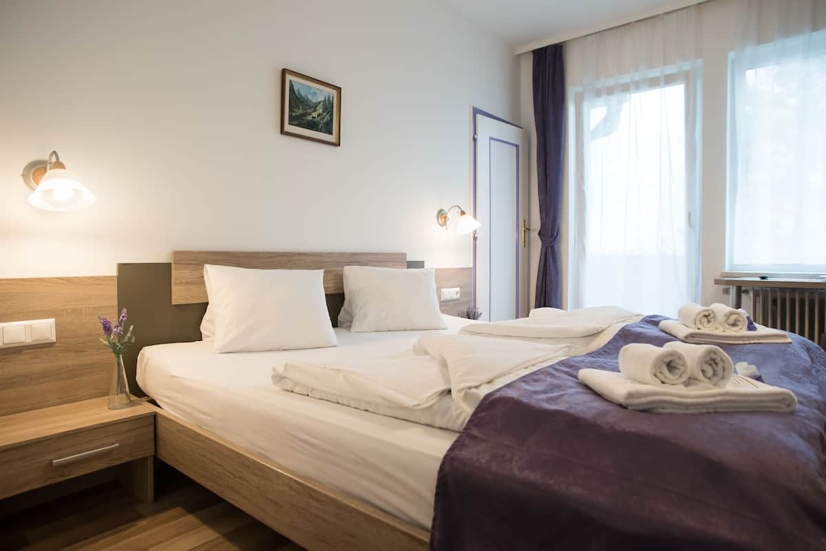 1 bedroom, desk, blackout drapes, WiFi (free)