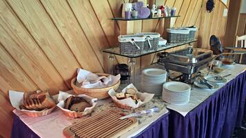 Free daily buffet breakfast