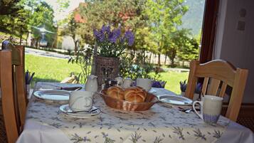 Tägliches inbegriffenes Frühstücksbuffet