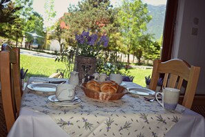 Buffet déjeuner gratuit tous les jours