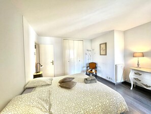 1 chambre, fer et planche à repasser, Wi-Fi gratuit, draps fournis