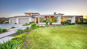 Exterior - 6BR Resort Villa in PV - Heated Pool, Spa, Game Room & Views (Paradise Valley)
