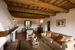 Villa, 6 Bedrooms | Living room | TV - Verdidea - Podere la Casetta (Brisighella)