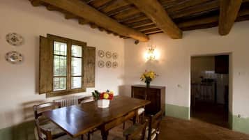 Villa, 6 Bedrooms | In-room dining
