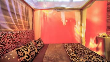 Bungalow Deluxe #7 | Individually decorated, individually furnished, free WiFi, bed sheets