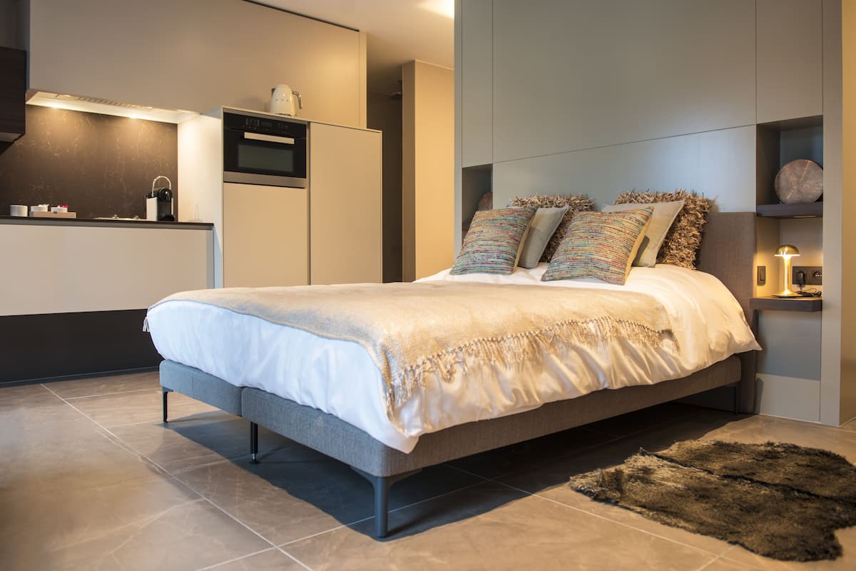 Premium bedding, free minibar items, in-room safe