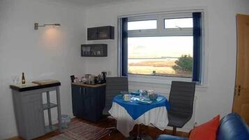 Garden Suite | Living room | Flat-screen TV