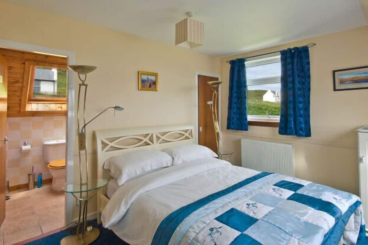 Camera, 1 letto king, vista lago | Wi-Fi gratuito, lenzuola