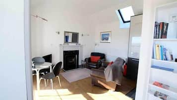 Silverdale Cottage | Living room | Flat-screen TV