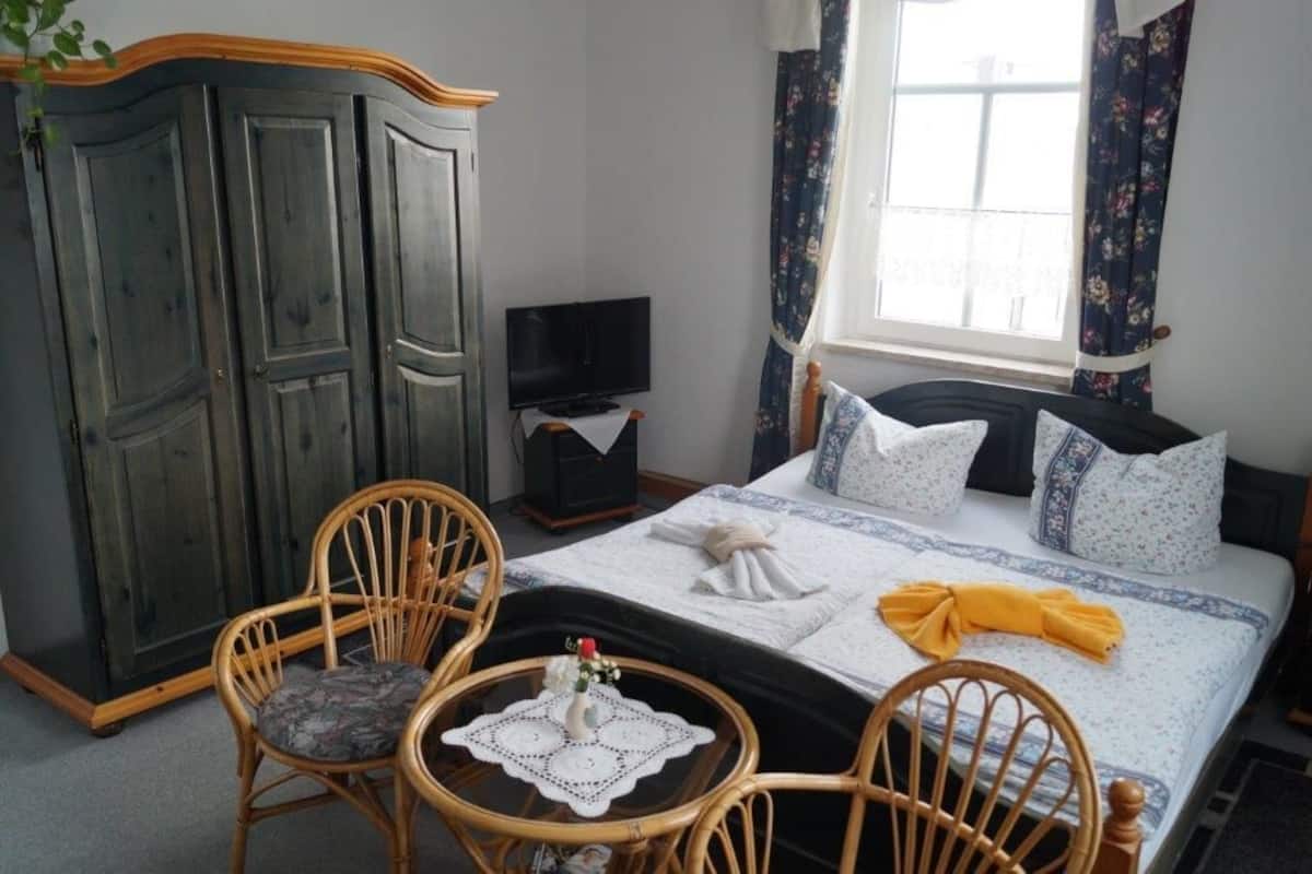 Double Room | In-room safe, cribs (surcharge), WiFi (free), bed sheets