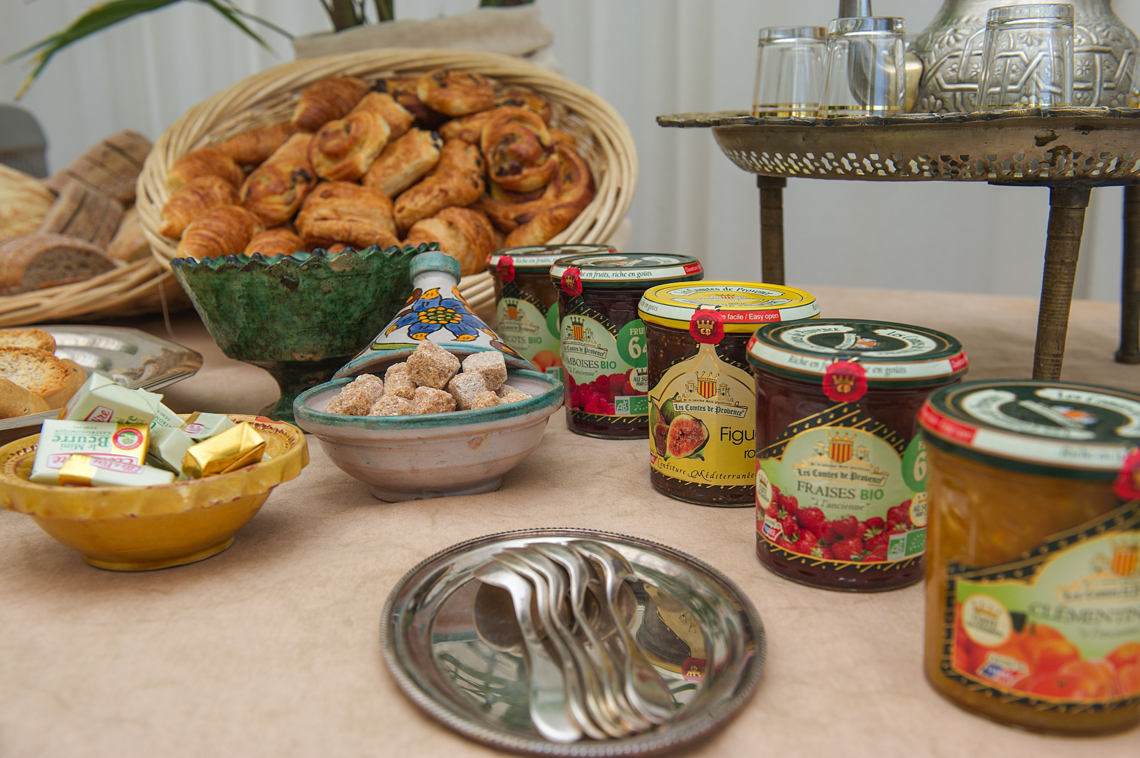 daily full breakfast for a fee