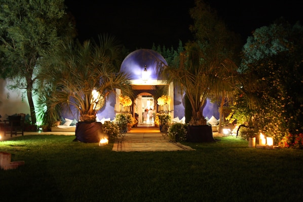 Façade de l’hébergement - soirée/nuit