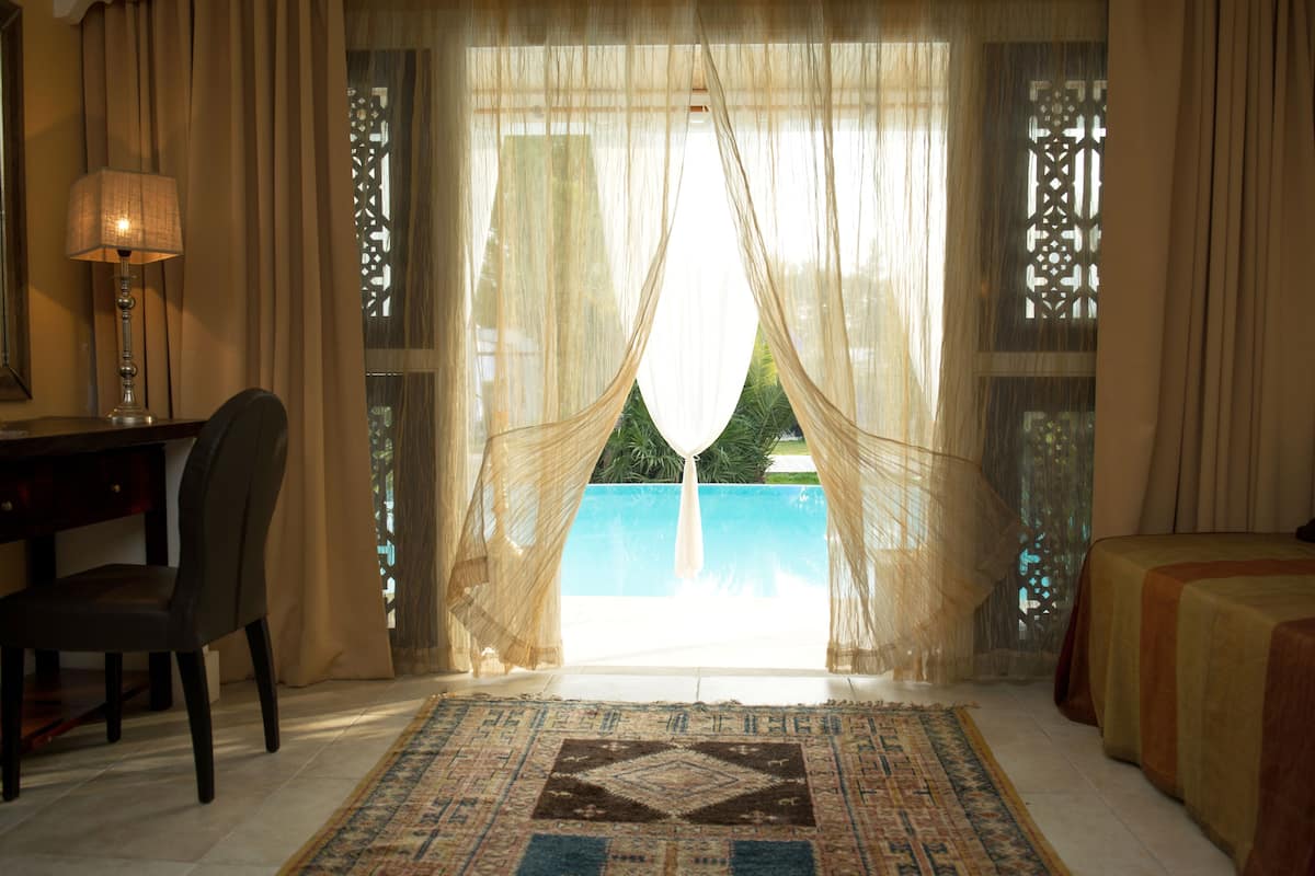 minibar, individually decorated, individually furnished, desk