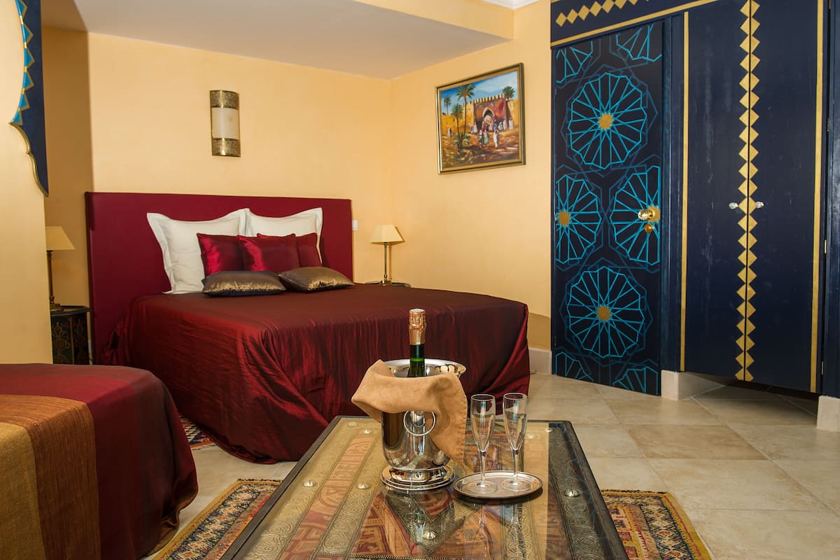 minibar, individually decorated, individually furnished, desk