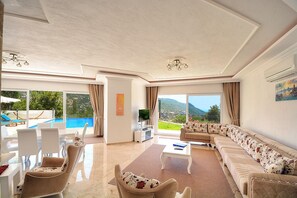 Villa, 3 Schlafzimmer, Meerblick | Wohnzimmer | LCD-Fernseher, Kamin