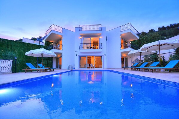 Front of property – evening/night