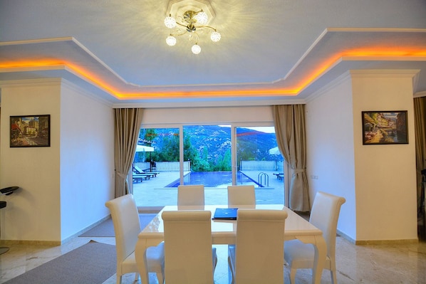 Villa, 3 Bedrooms, Sea View | In-room dining