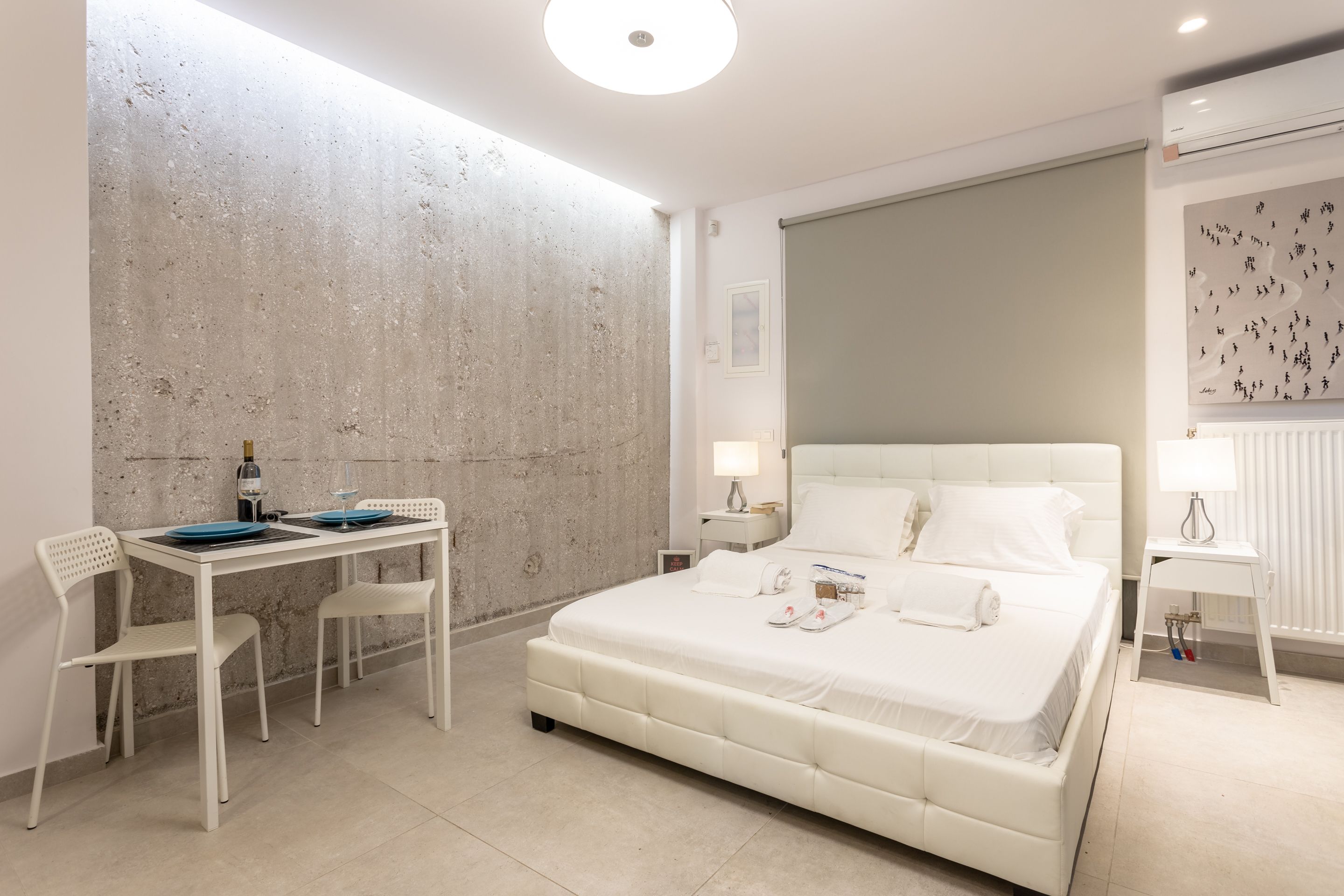 Studio | 1 bedroom, in-room safe, soundproofing, iron/ironing board