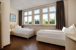 Skrivebord, skrivebord for bærbar PC og blendingsgardiner