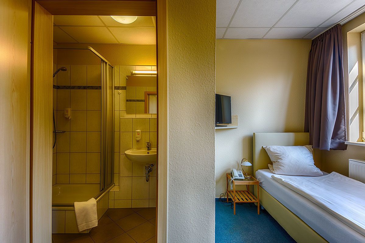 twin room | bathroom | shower, towels