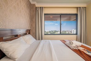 3 bedrooms, premium bedding, pillow-top beds, in-room safe