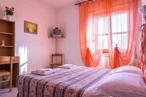 1 bedroom, desk, iron/ironing board, free WiFi