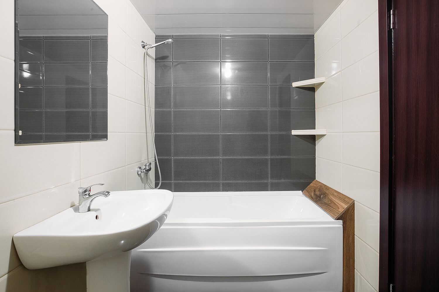 Articles de toilette gratuits, sèche-cheveux, peignoirs, chaussons