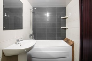 Free toiletries, hair dryer, bathrobes, slippers - Harmony Hotel (Tbilisi)